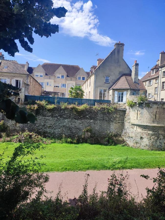 La Chambre Des Remparts ファレーズ エクステリア 写真